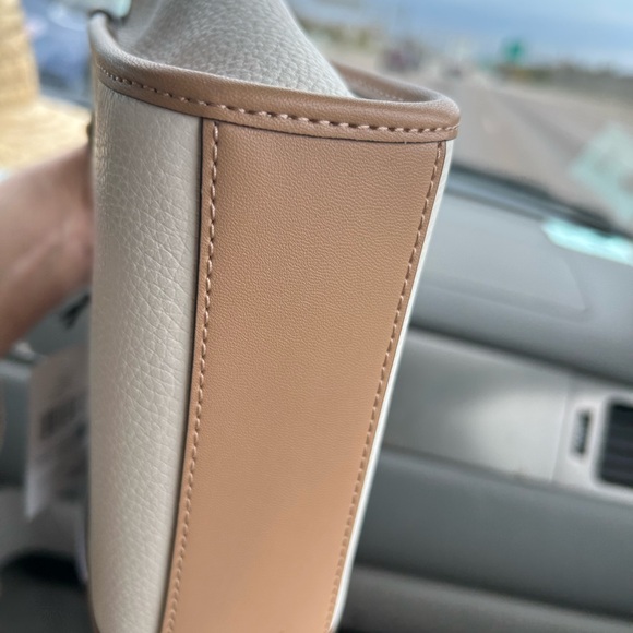 Kate Spade chip n dale Cream and Tan Mini Bag NWT - Picture 3 of 5